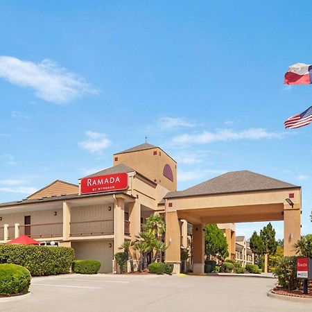 Hotel Ramada By Wyndham San Antonio Near Seaworld - Lackland Afb Exterior foto