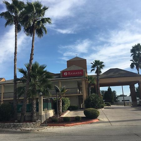 Hotel Ramada By Wyndham San Antonio Near Seaworld - Lackland Afb Exterior foto