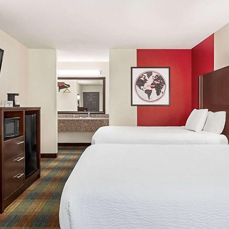 Ramada By Wyndham San Antonio Near Seaworld - Lackland Afb Exterior foto