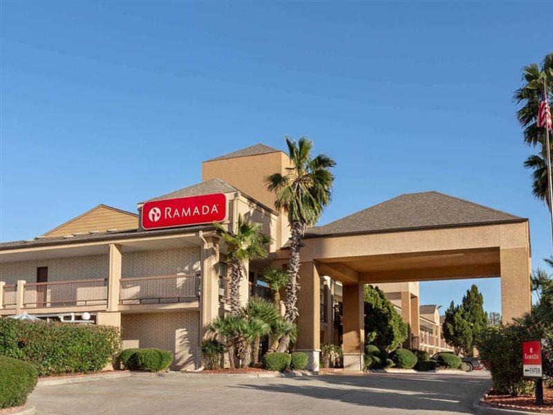 Hotel Ramada By Wyndham San Antonio Near Seaworld - Lackland Afb Exterior foto