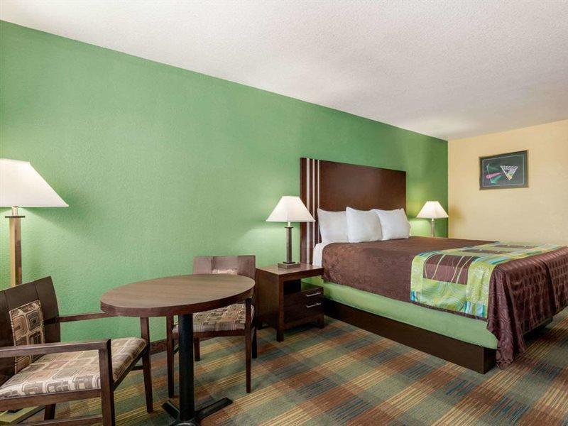 Ramada By Wyndham San Antonio Near Seaworld - Lackland Afb Exterior foto