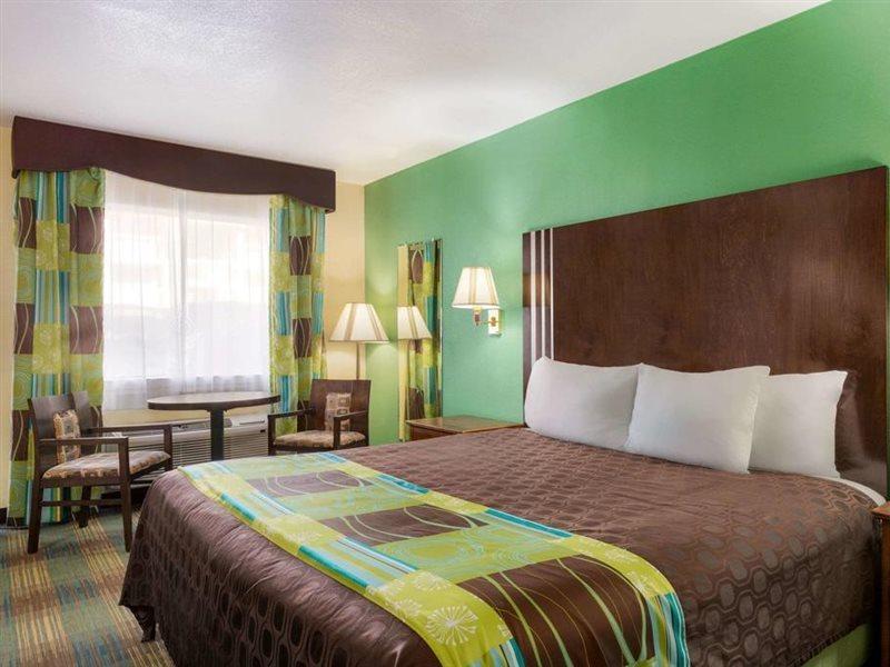 Ramada By Wyndham San Antonio Near Seaworld - Lackland Afb Exterior foto