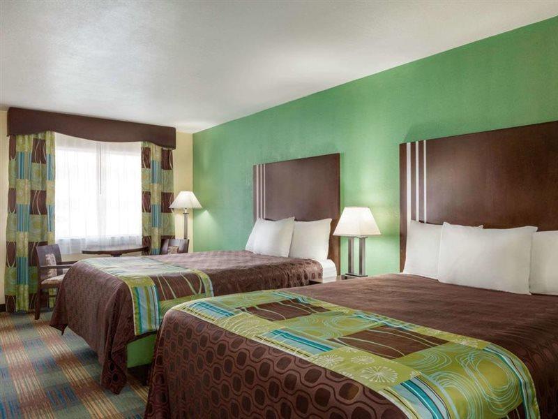 Ramada By Wyndham San Antonio Near Seaworld - Lackland Afb Exterior foto