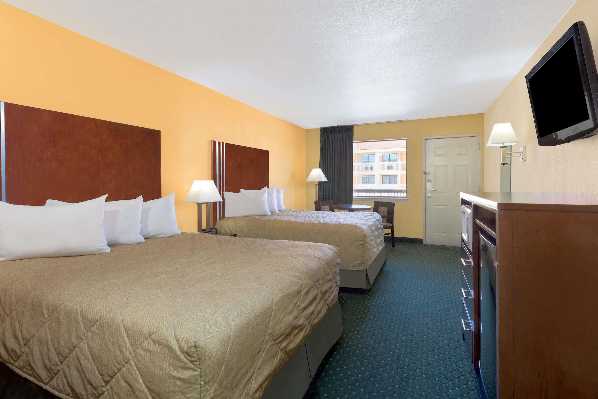 Ramada By Wyndham San Antonio Near Seaworld - Lackland Afb Exterior foto