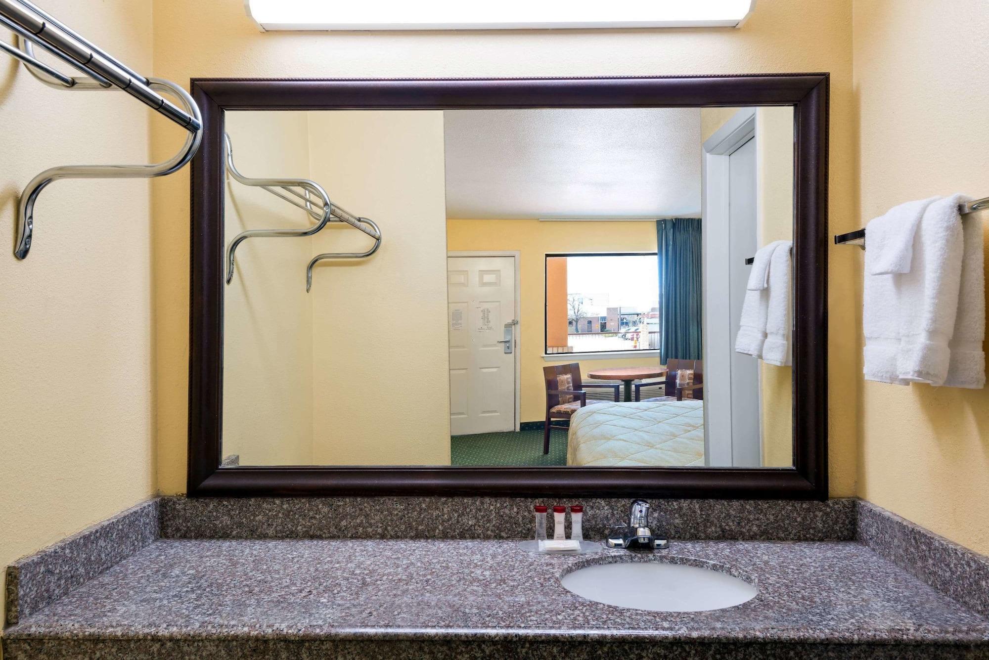 Ramada By Wyndham San Antonio Near Seaworld - Lackland Afb Exterior foto