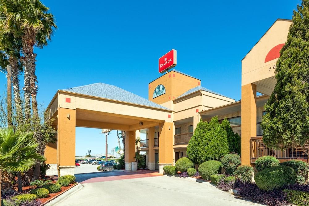 Hotel Ramada By Wyndham San Antonio Near Seaworld - Lackland Afb Exterior foto