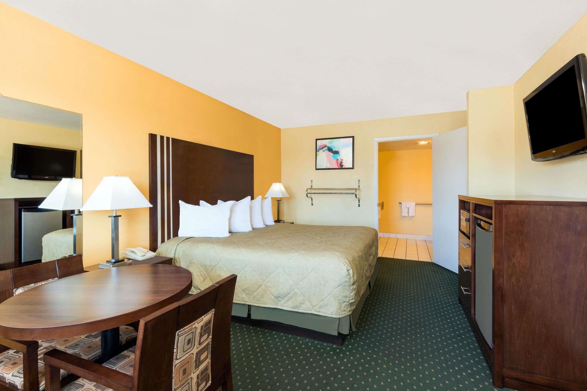 Ramada By Wyndham San Antonio Near Seaworld - Lackland Afb Exterior foto