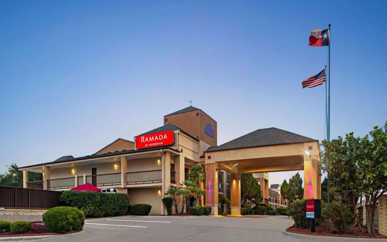 Hotel Ramada By Wyndham San Antonio Near Seaworld - Lackland Afb Exterior foto