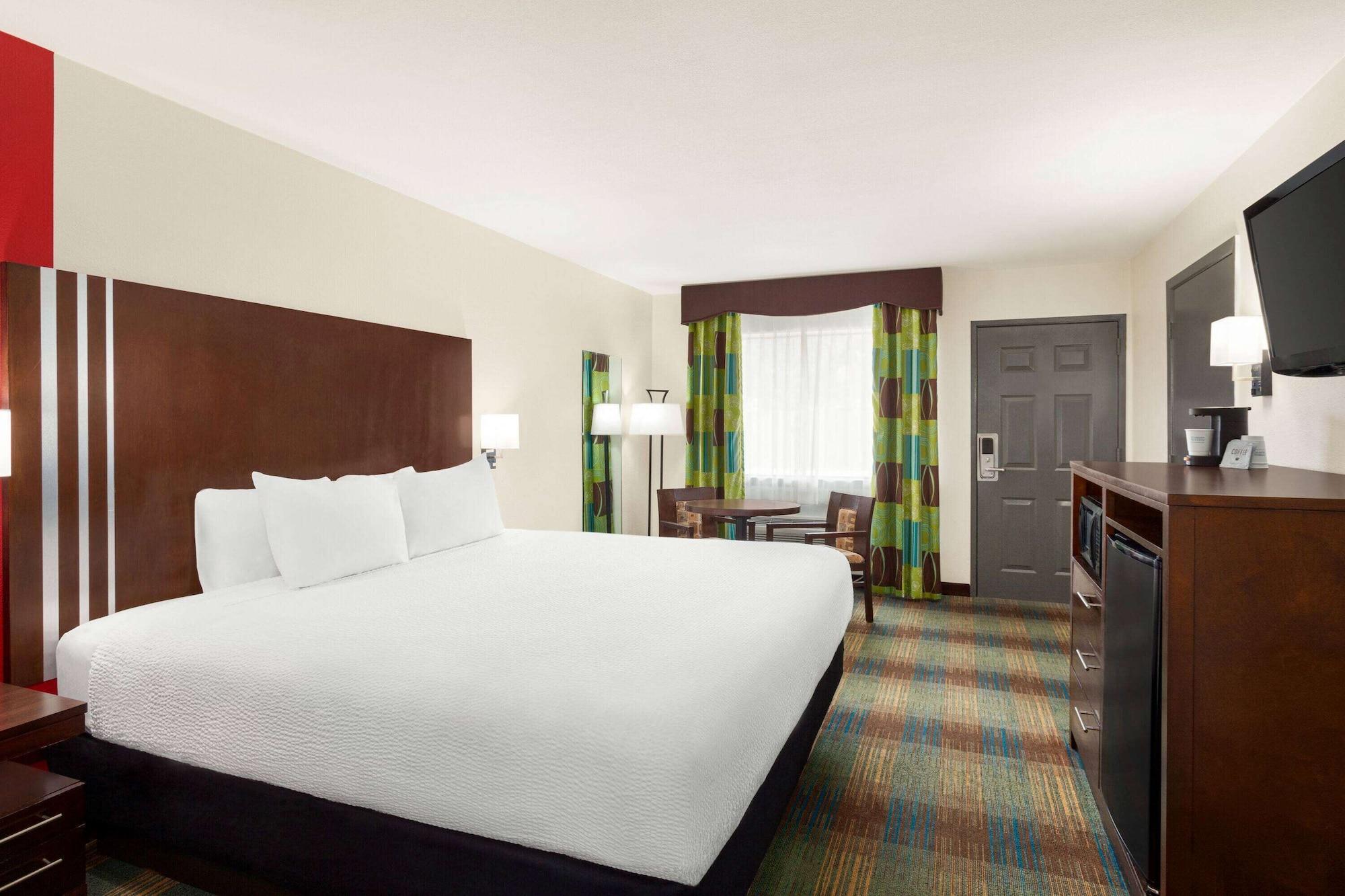 Ramada By Wyndham San Antonio Near Seaworld - Lackland Afb Exterior foto