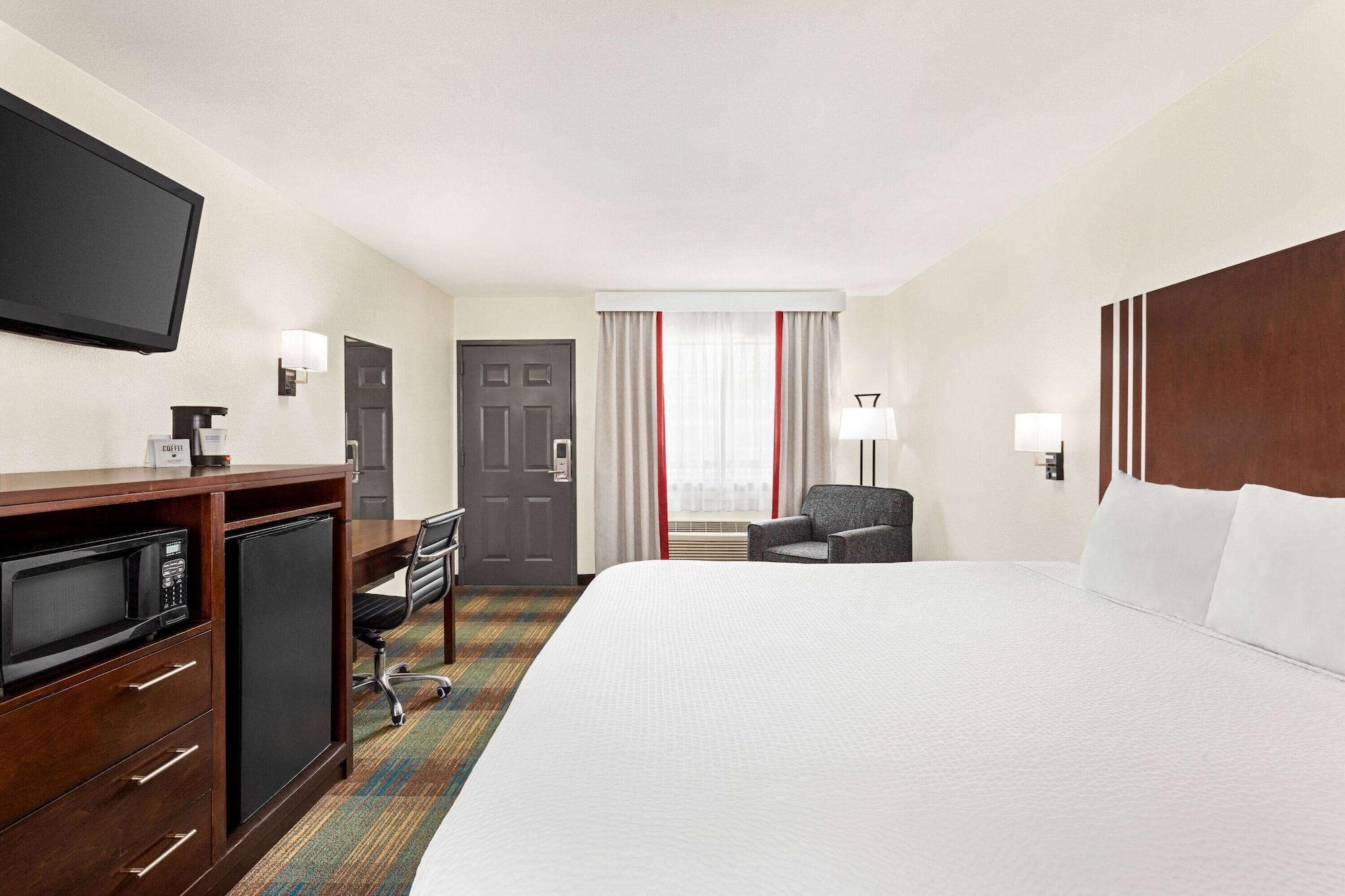 Ramada By Wyndham San Antonio Near Seaworld - Lackland Afb Exterior foto