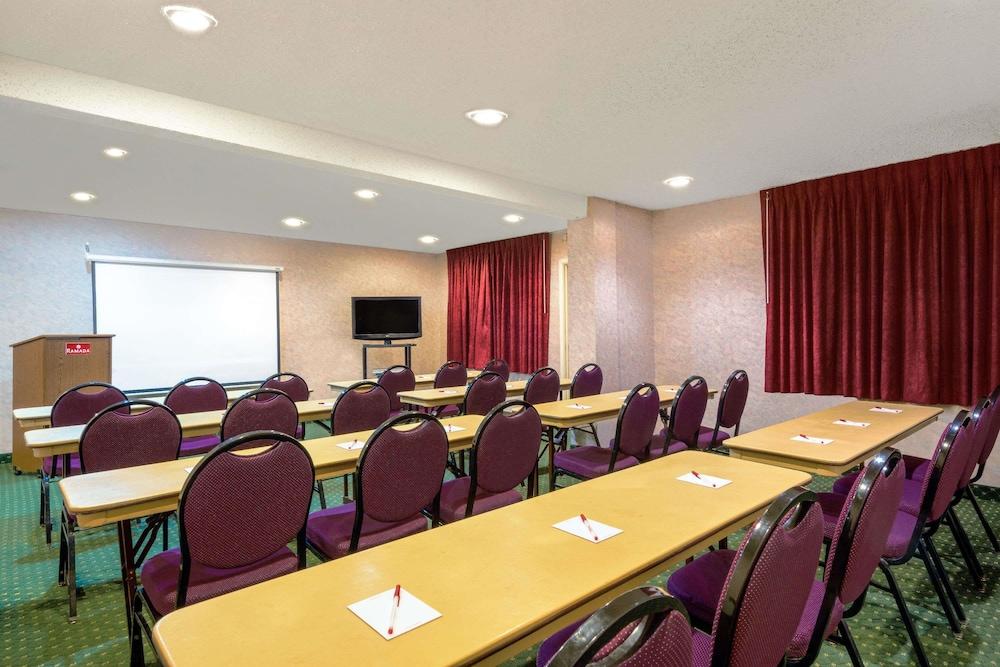 Ramada By Wyndham San Antonio Near Seaworld - Lackland Afb Exterior foto
