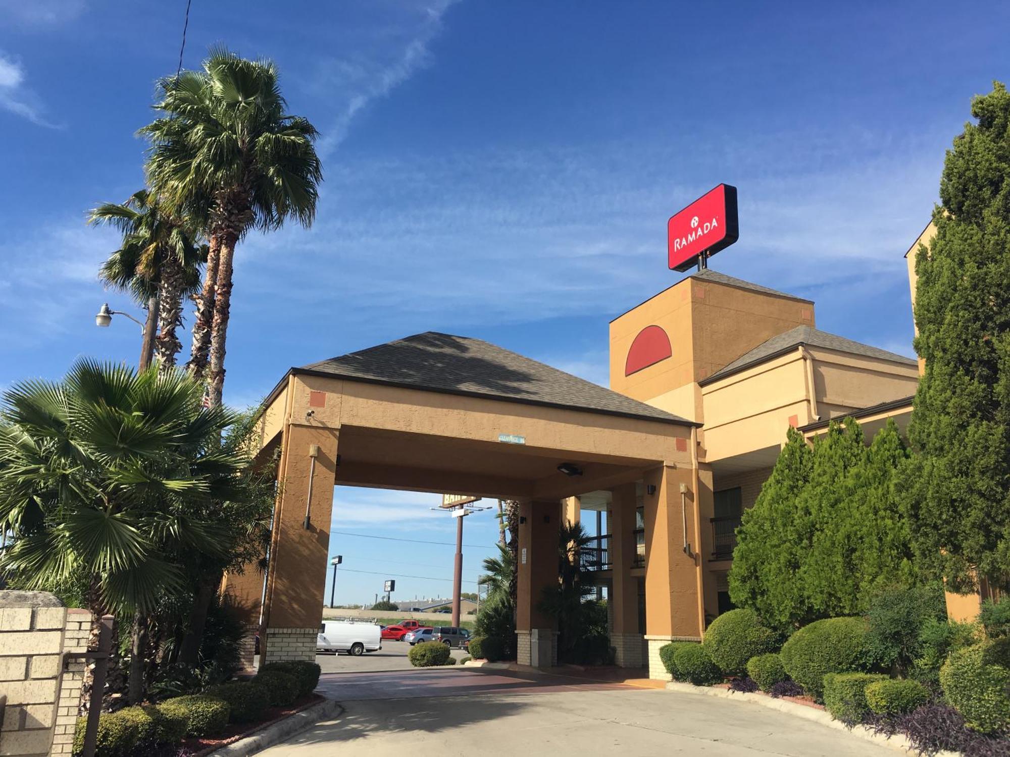 Hotel Ramada By Wyndham San Antonio Near Seaworld - Lackland Afb Exterior foto