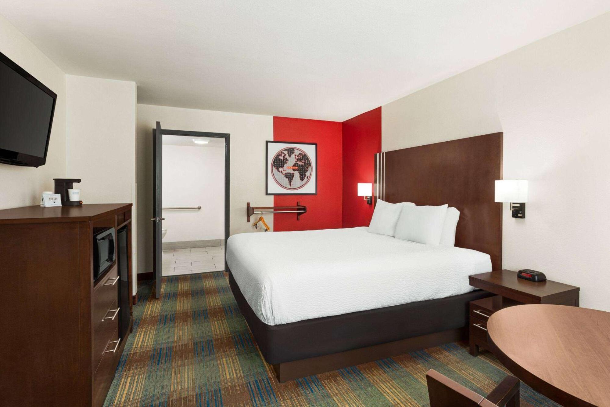 Ramada By Wyndham San Antonio Near Seaworld - Lackland Afb Exterior foto